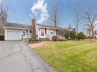 16 Wildacre Dr, Cranston, RI 02920