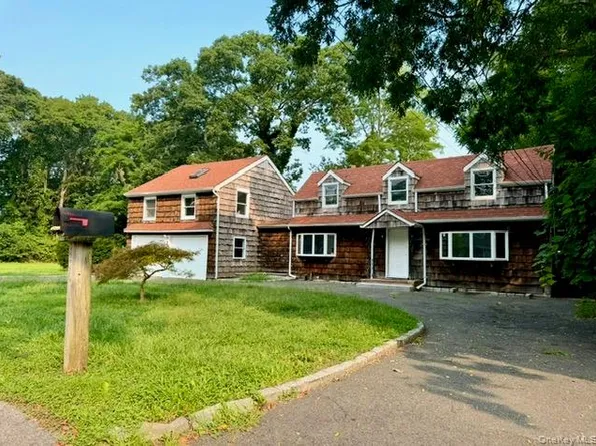 1 Linden Place, Mastic Beach, NY 11951