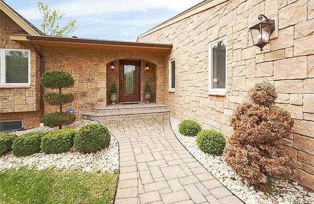 1st image of 39 Nelson Dr