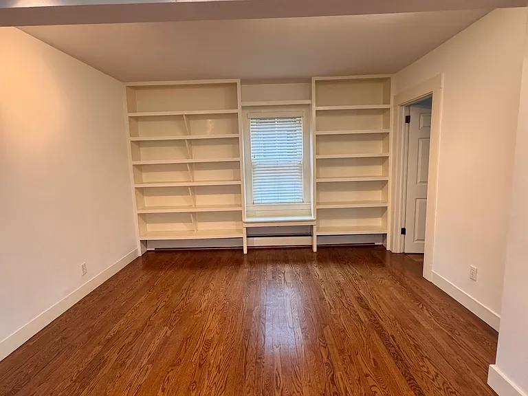 21 Diving St — Photo 16