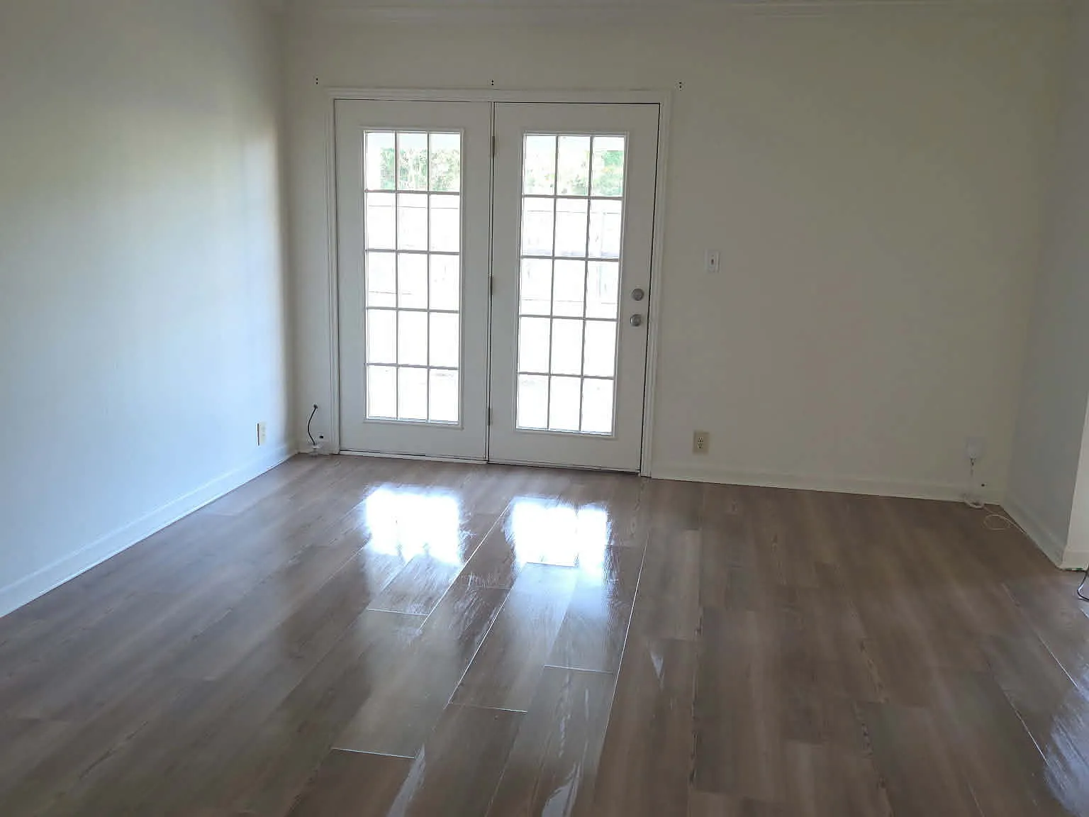 3 bed, 1464 sqft, $2,000 — Photo 2