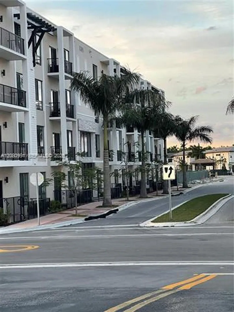 8265 NW 41st St cu-C-305, Doral, FL 33166 — Photo 3