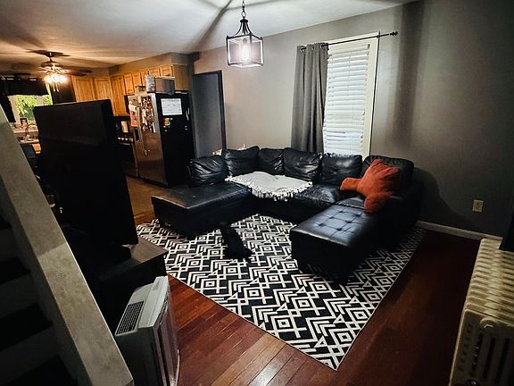 5th image of 106 Linden St