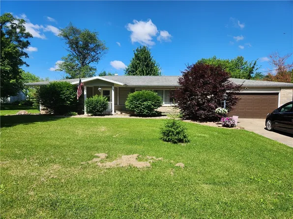 125 College St, Brownstown, IL 62418