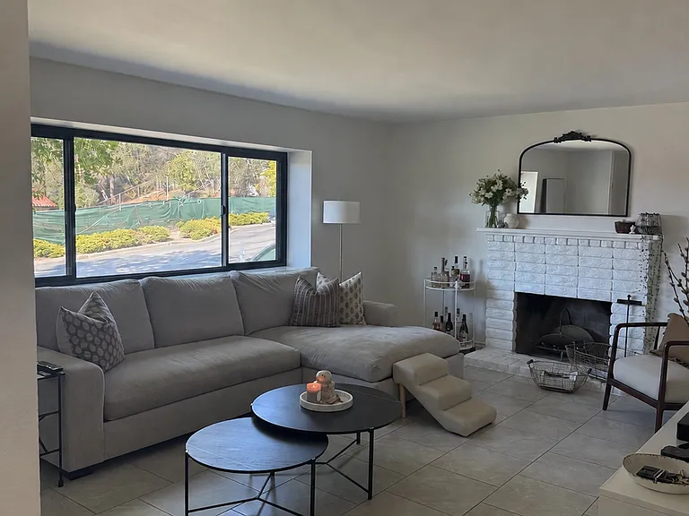 1031 Deerhaven Dr — Photo 4