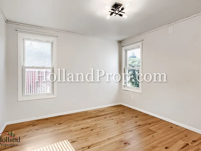 1105 NE Lincoln St — Photo 10