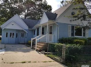 124 Vanderbilt Ave, West Babylon, NY 11704