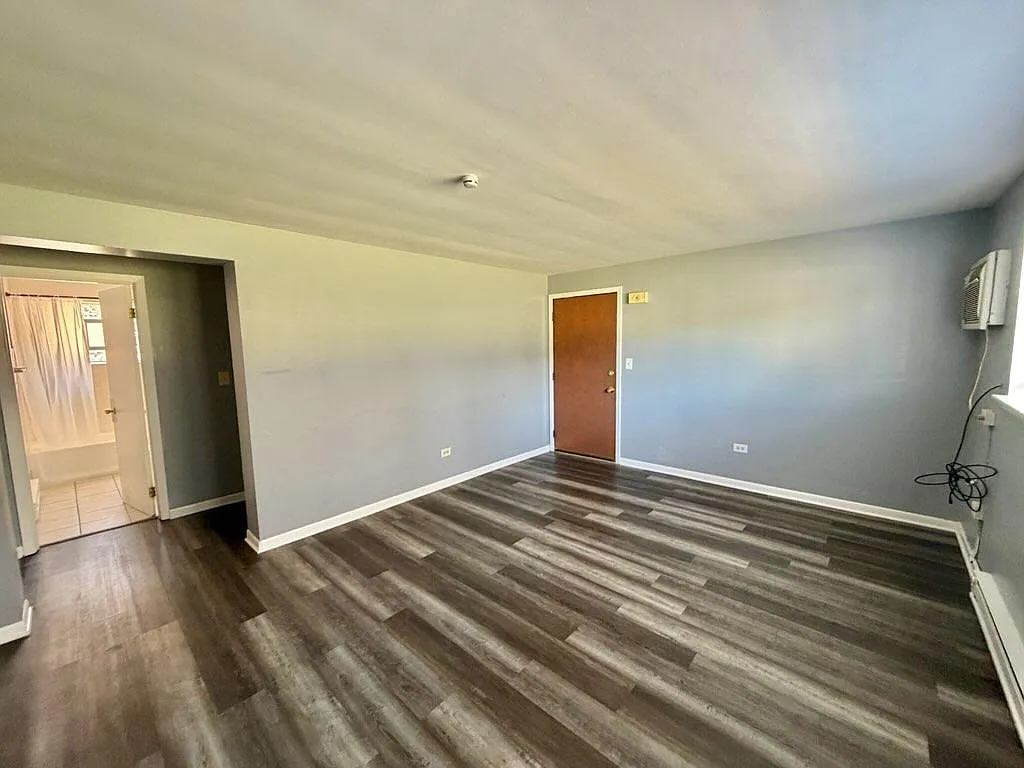 18428 Torrence Ave — Photo 4