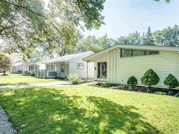 1722 E Harry Ave, Hazel Park, MI 48030