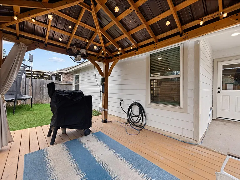 10417 Pineland Dr — Photo 24