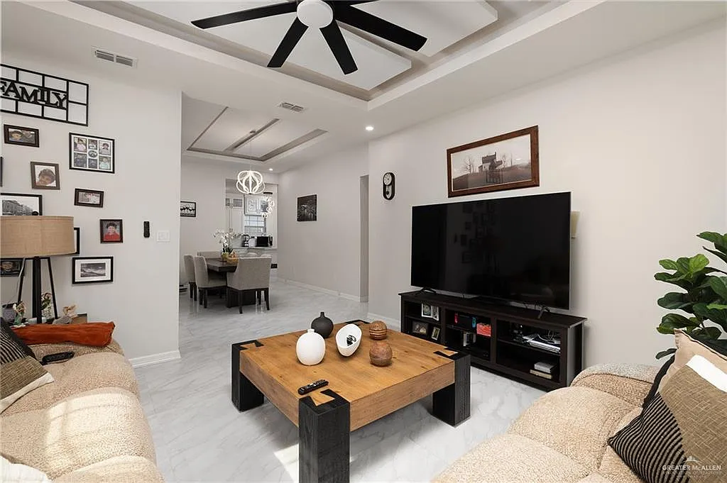 3 bed, 2.0 bath, 1529 sqft, $2,500 — Photo 4