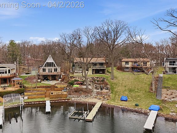 3rd image of 1929 Ridge Rd