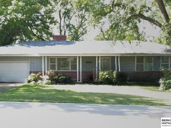 6131 Girard St, Omaha, NE 68152