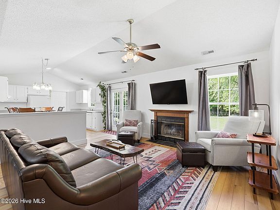 4th image of 105 Glenwood Drive