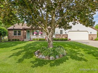 6729 City View Dr, Hudsonville, MI 49426