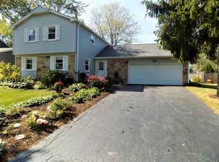 176 Stonegate Rd, Buffalo Grove, IL 60089
