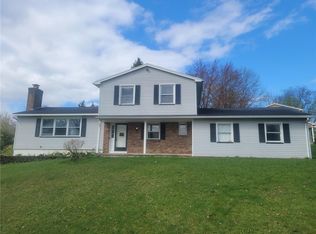 27 Rolling Hill Dr, Fairport, NY 14450