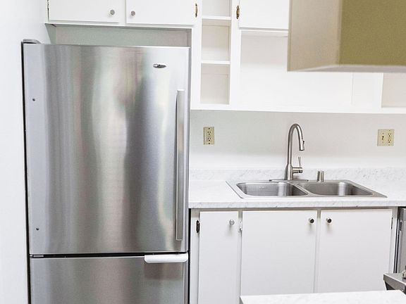 3rd image of 3006 D St APT 6