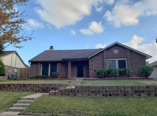 132 Rustic Ridge Dr, Garland, TX 75040