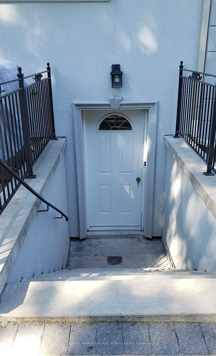 Building Photo - 53 Meadowview Ave #BASEMENT