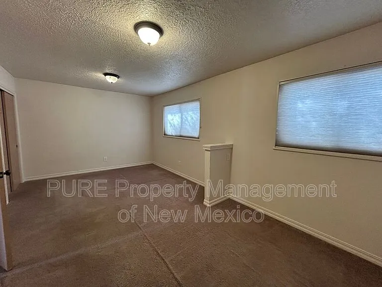 2104 Smith Ln — Photo 10