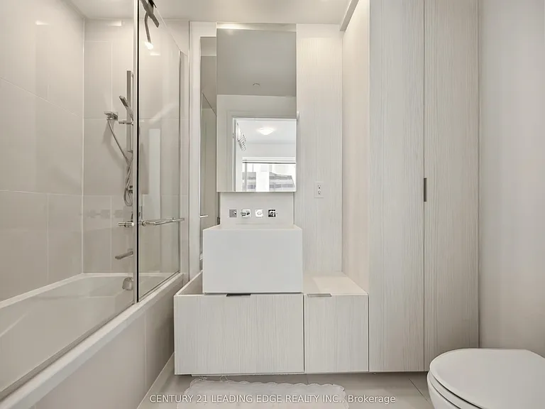 1 Bloor St E #3308 — Photo 24