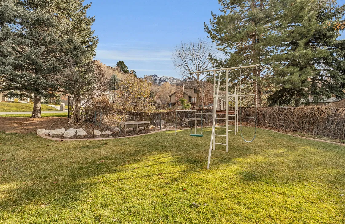5 bed, 3.5 bath, 5000 sqft, $5,000 — Photo 3