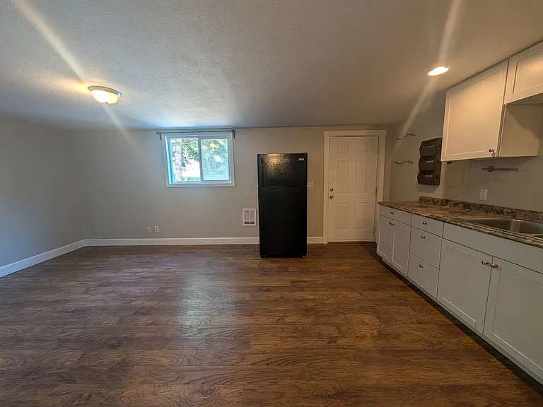 133 Marion Ave N — Photo 6
