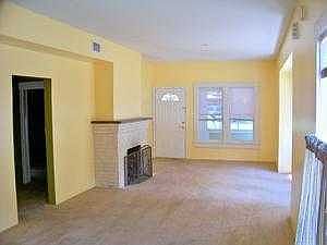 LIVING ROON