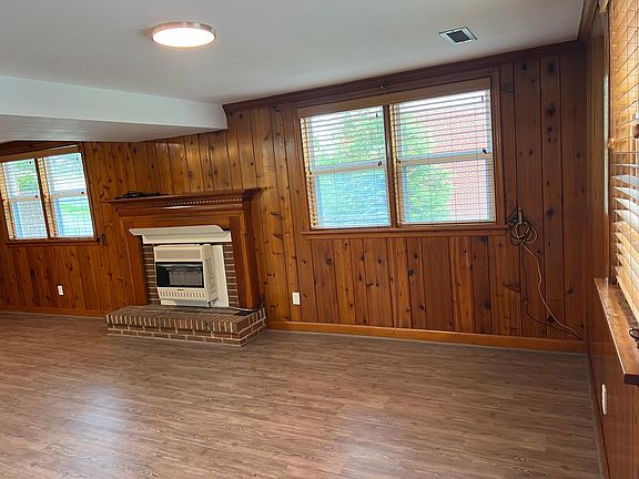 3rd image of 6233 Glyndon Ln