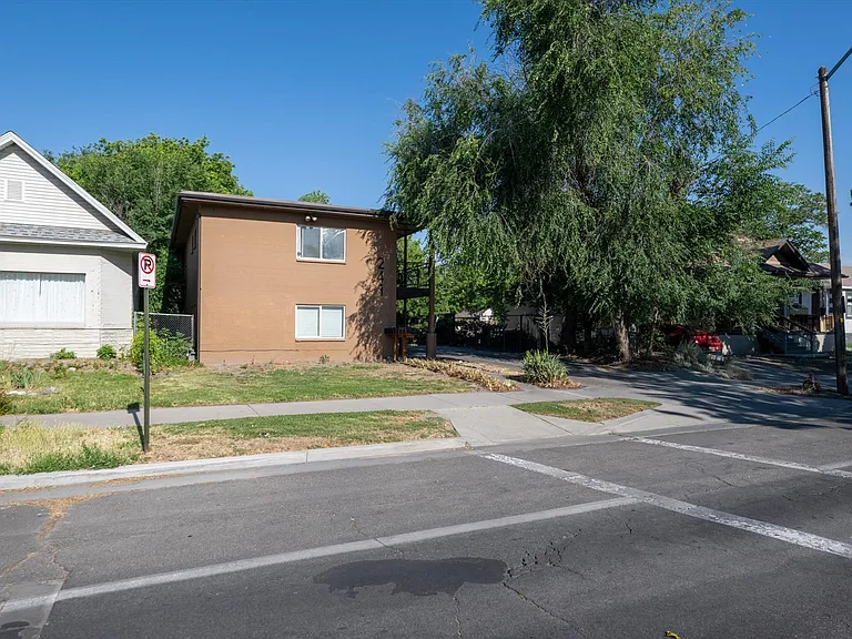 241 N 800 W — Photo 11
