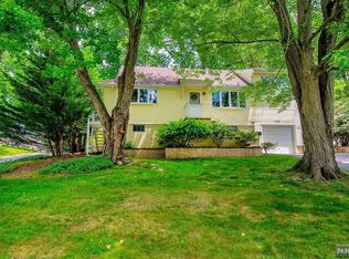 626 Wildwood Rd W, Northvale, NJ 07647