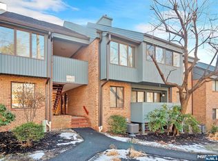 145 Indian Hollow Ct, Mahwah, NJ 07430