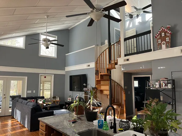 69 Red Bird Song Rd, Flat Rock, NC 28731