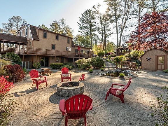 3rd image of 12 Forest Park Dr