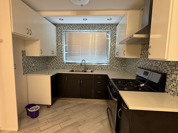 3rd image of 2566 E 1st St Floor 1