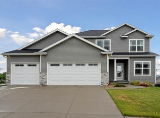 1804 Wycliffe Ct SW, Cedar Rapids, IA 52404