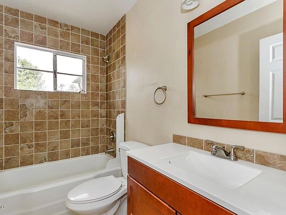 4th image of 2208 E Sells Dr
