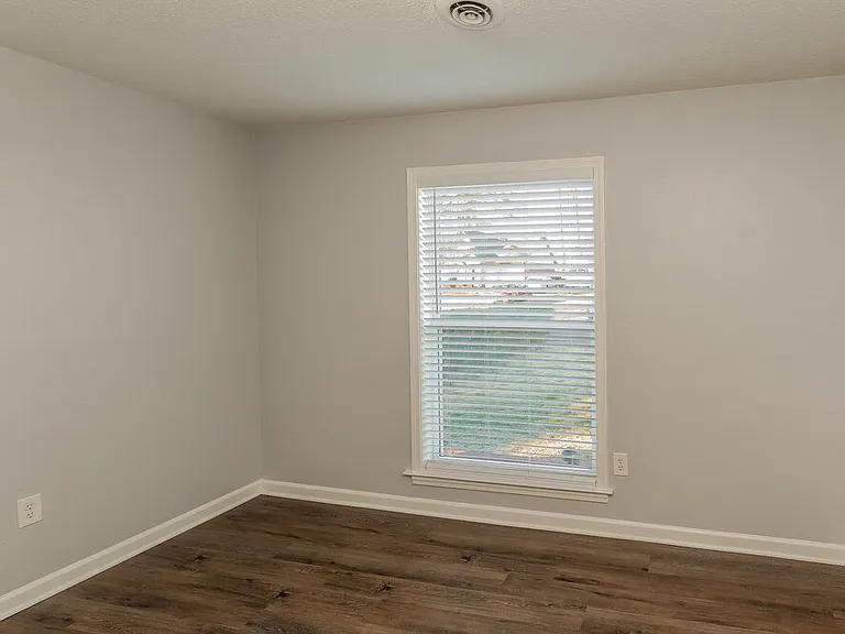 5691 Briarwood Dr — Photo 10