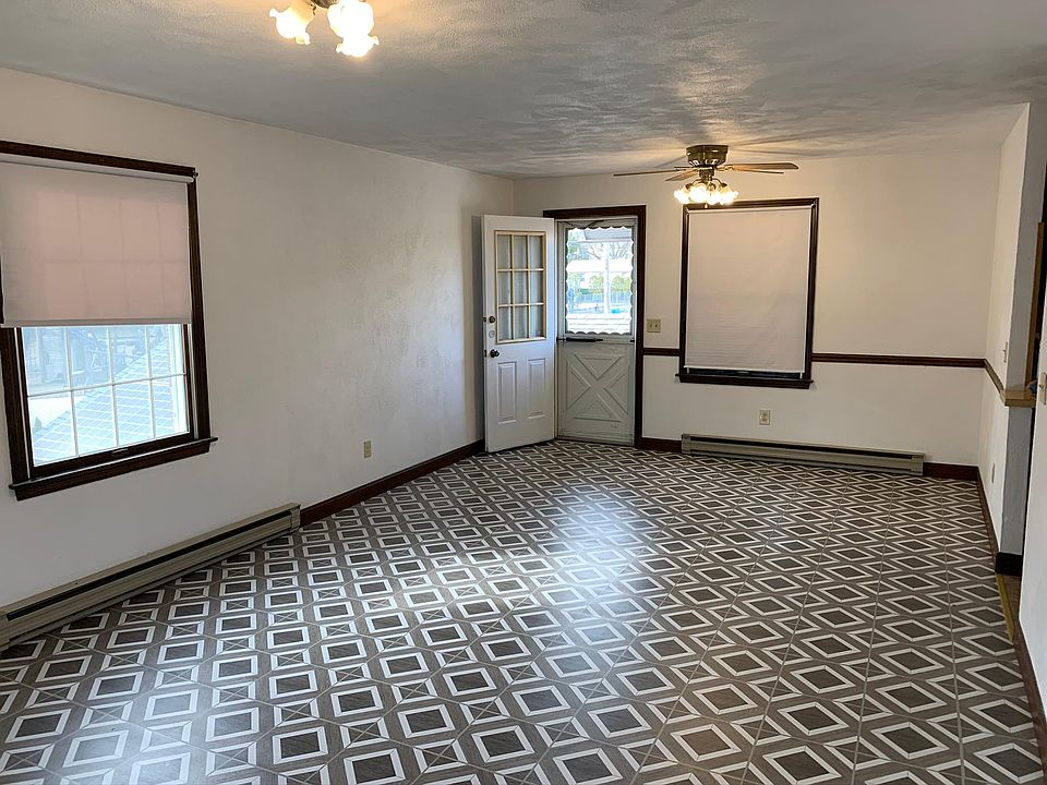 Living Room / Dining Area