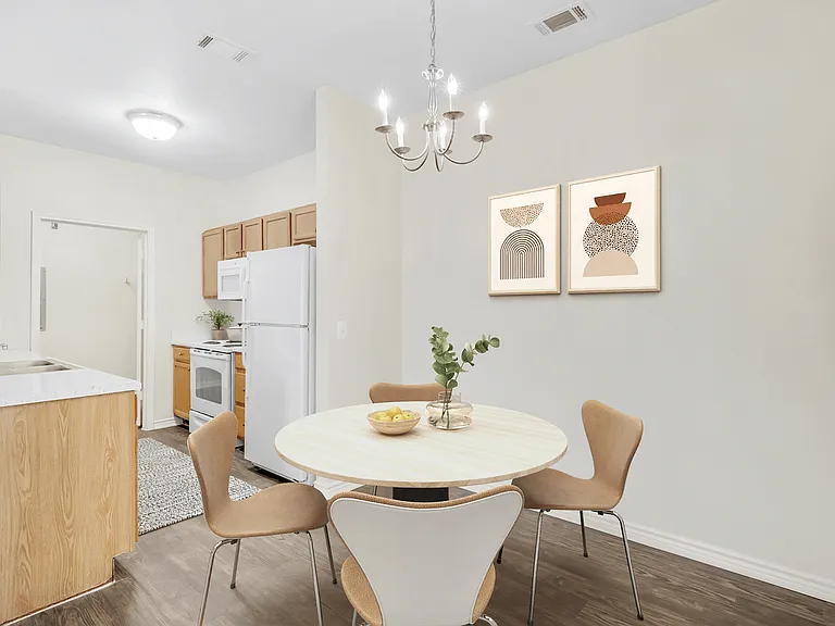 Frontier East Apartments — Photo 19