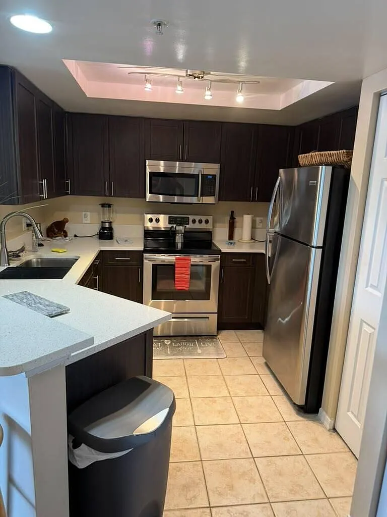 2 bed, 2.0 bath, 1026 sqft, $2,300 — Photo 3