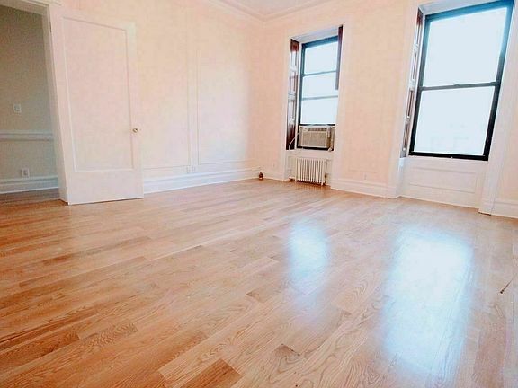 2nd image of 360 W 51st St #5A1
