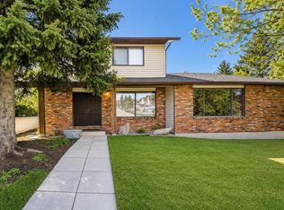 140 N Dalhousie Rd NW, Calgary, AB T3A2H1