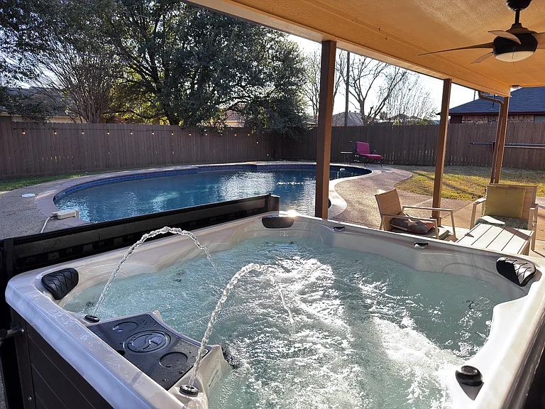 1429 Hall Dr — Photo 1