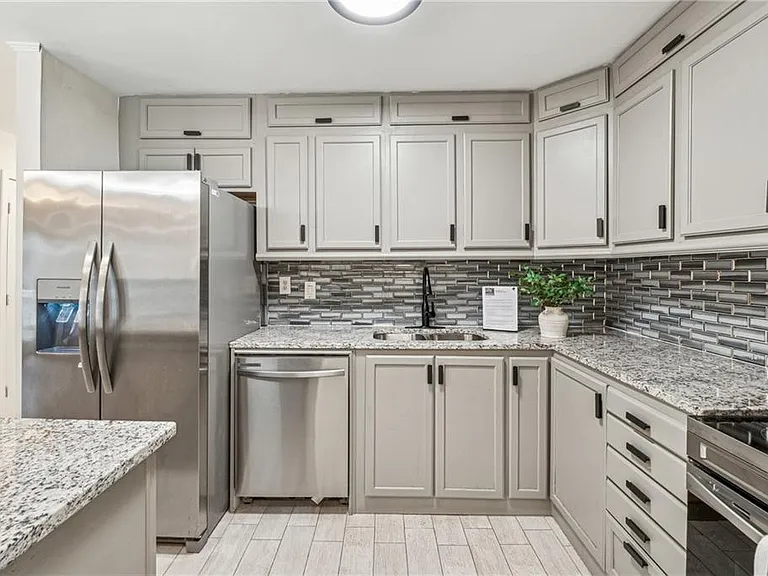434 McGill Pl NE — Photo 4
