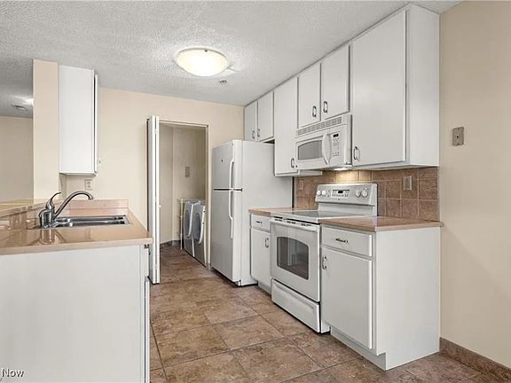 4th image of 240 Fox Hollow Dr APT 202