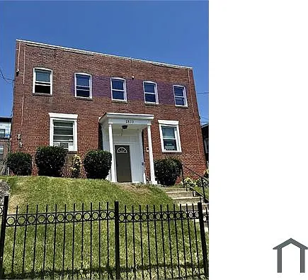 2833 28th St SE — Photo 1
