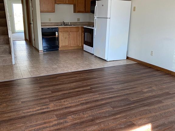 3rd image of 206 Village Dr