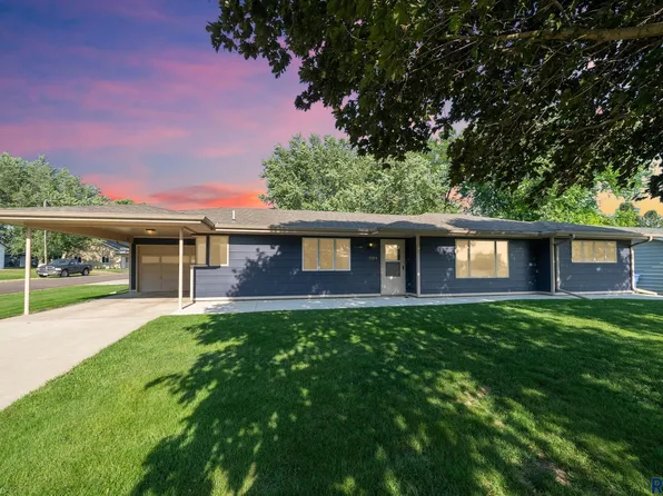 501 S Josephine Ave, Hills, MN 56138